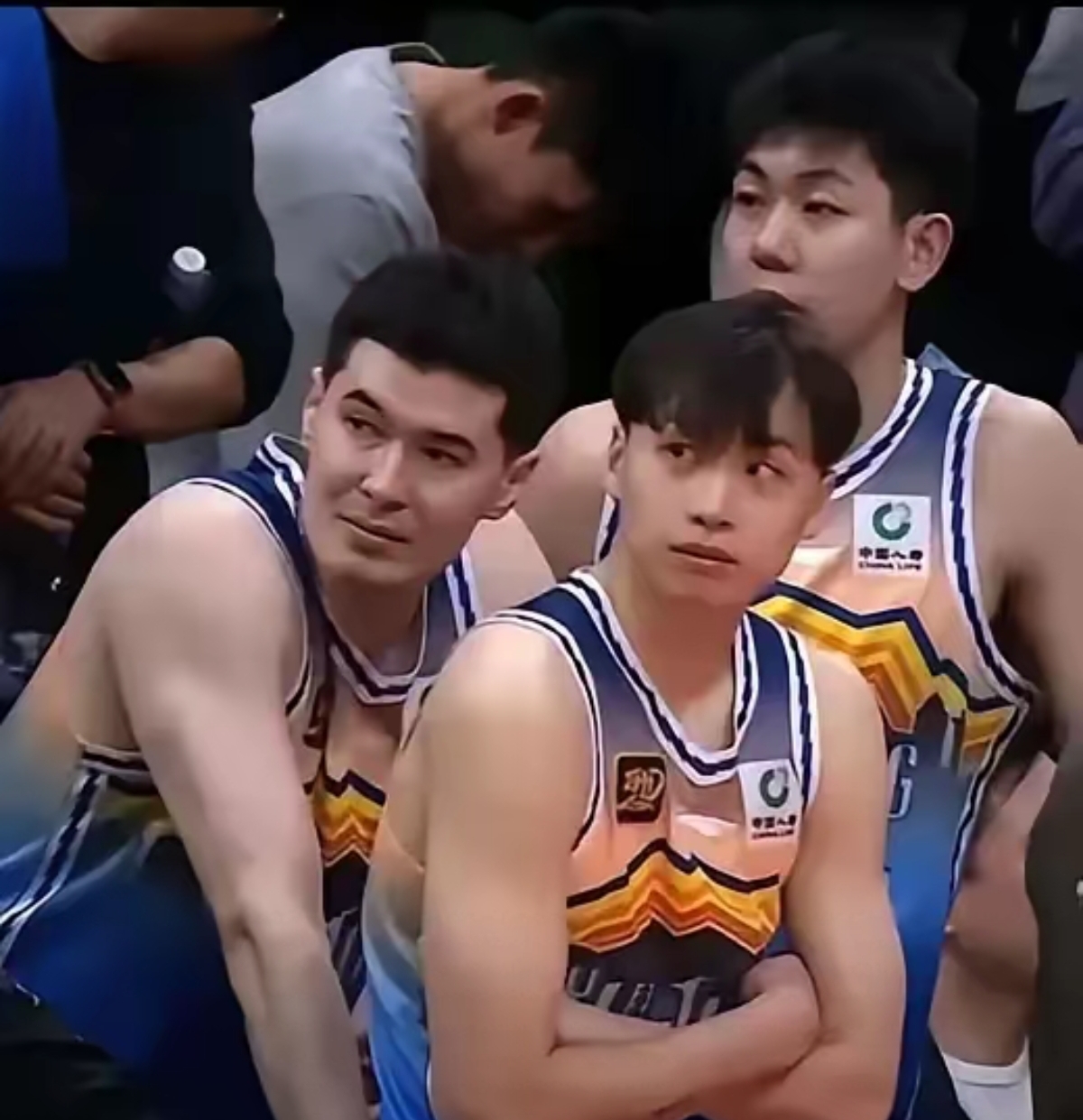 法甲战况：新疆男篮防线稳固，广厦男篮进攻受阻，爱德华兹成最佳(60级怀旧服战士宏设置大全)